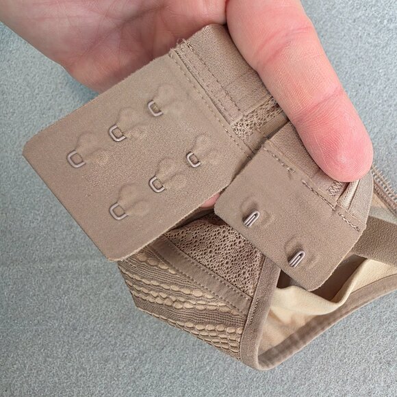 Lululemon Awake to Lace Athletic Soft Sand Bra Unpadded Wireless Comfort sz 34 C - Picture 7 of 9